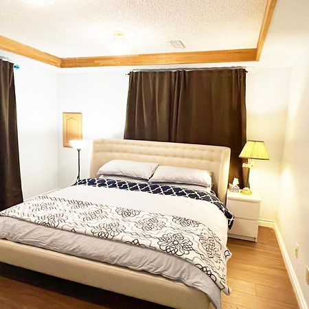 Private Suite With Private Entrance King Bed リッチモンド エクステリア 写真