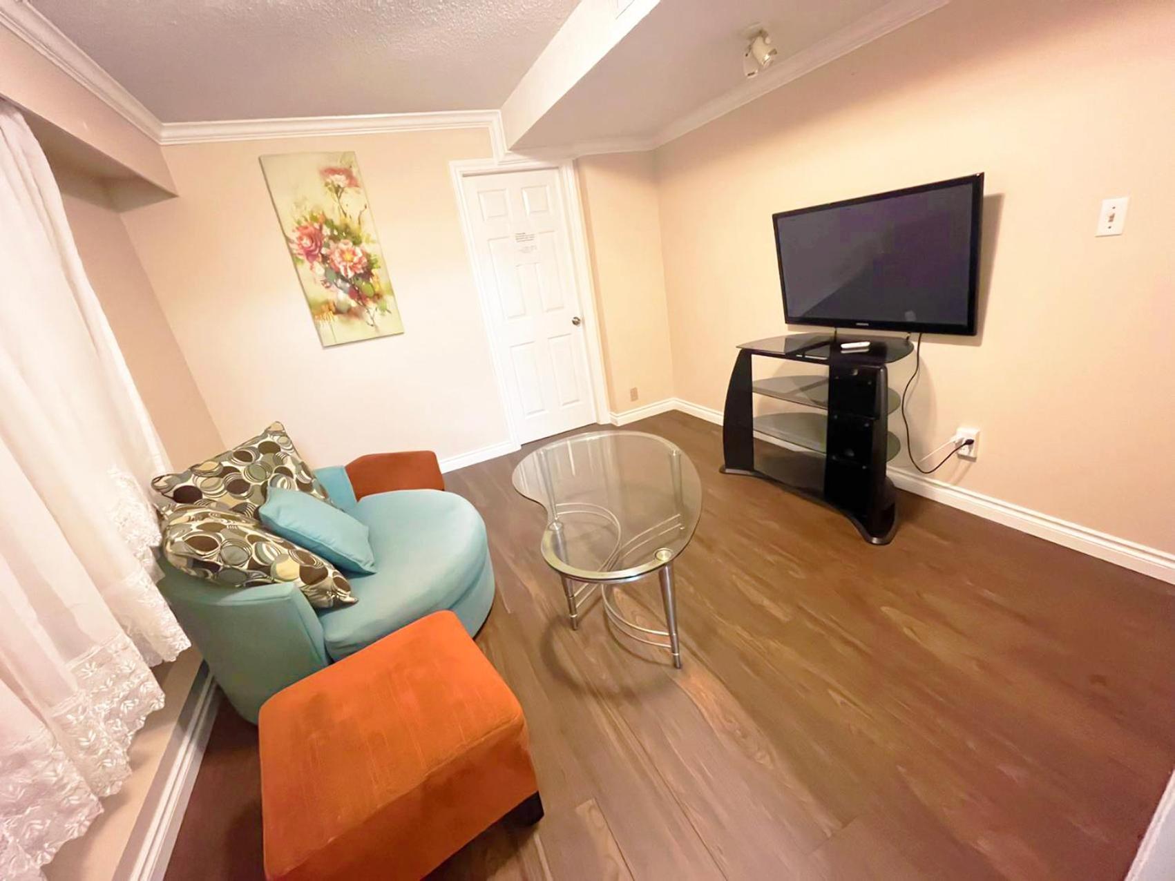 Private Suite With Private Entrance King Bed リッチモンド エクステリア 写真