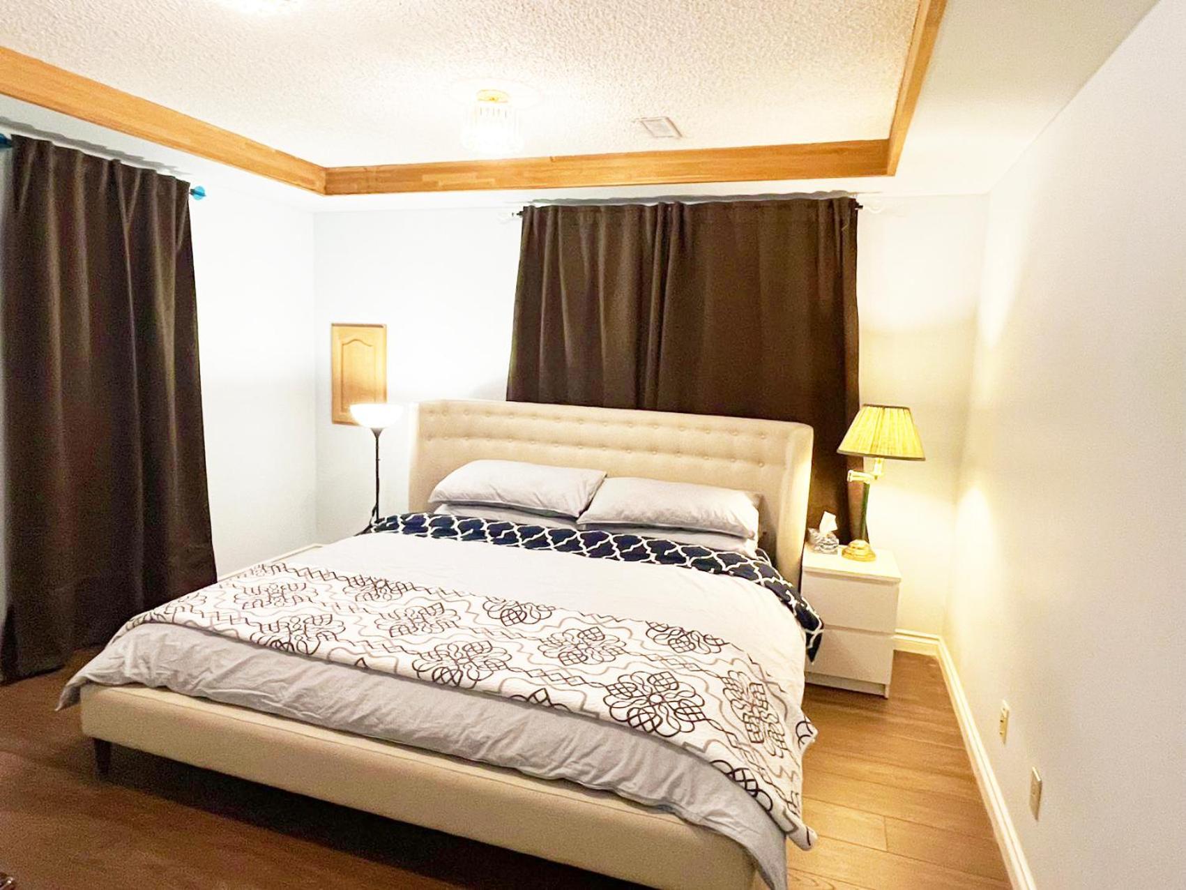 Private Suite With Private Entrance King Bed リッチモンド エクステリア 写真