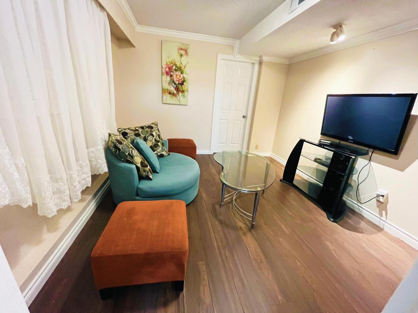 Private Suite With Private Entrance King Bed リッチモンド エクステリア 写真