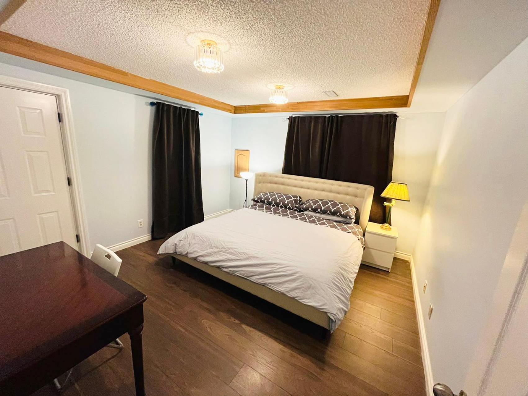 Private Suite With Private Entrance King Bed リッチモンド エクステリア 写真