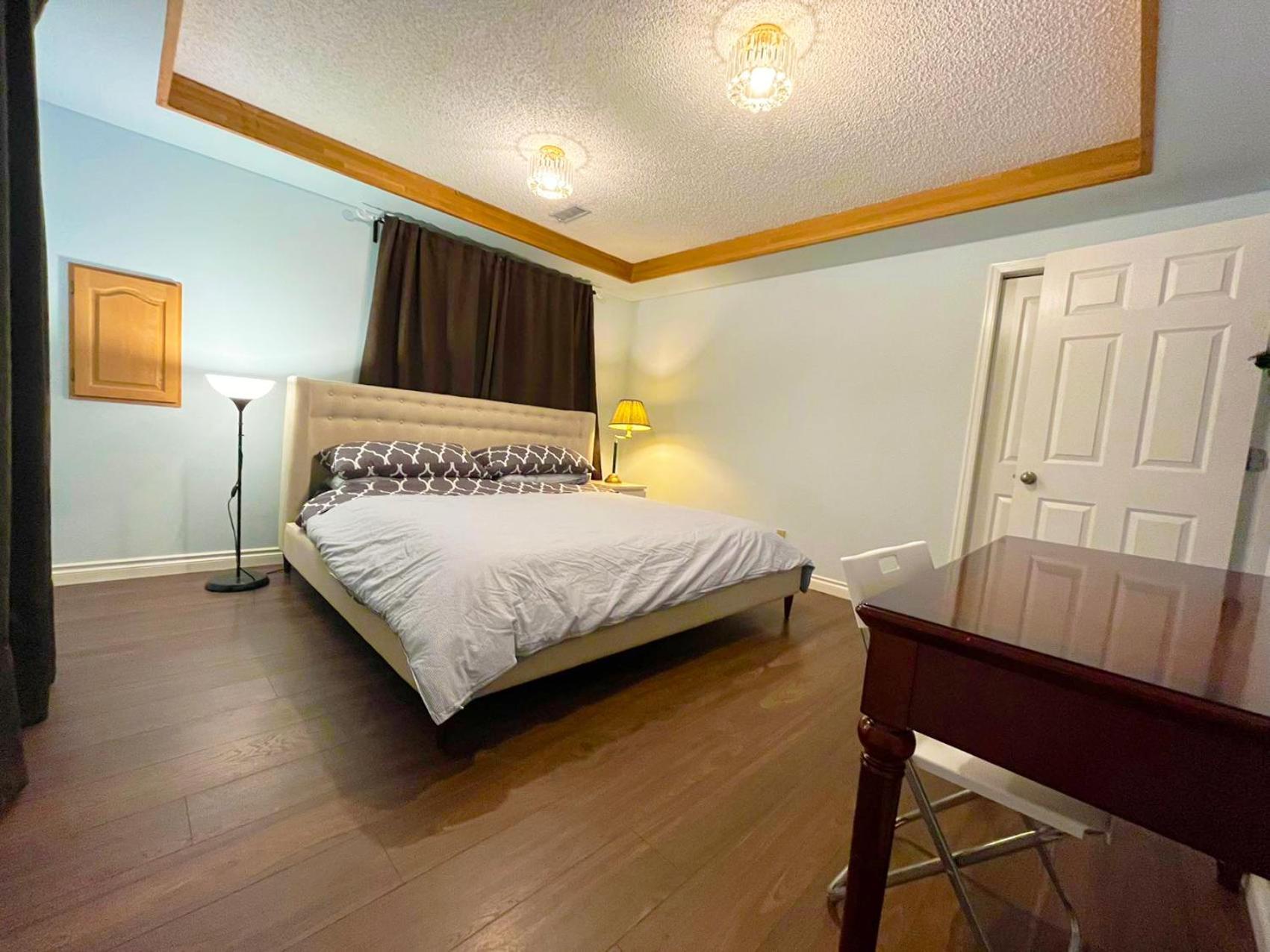 Private Suite With Private Entrance King Bed リッチモンド エクステリア 写真